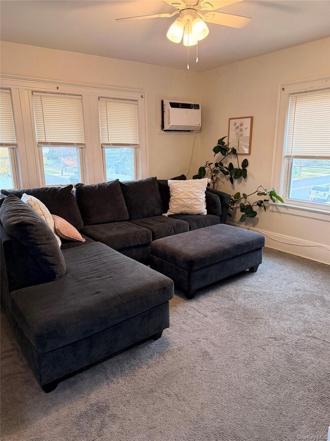 Photo - 65 W Windsor Pkwy