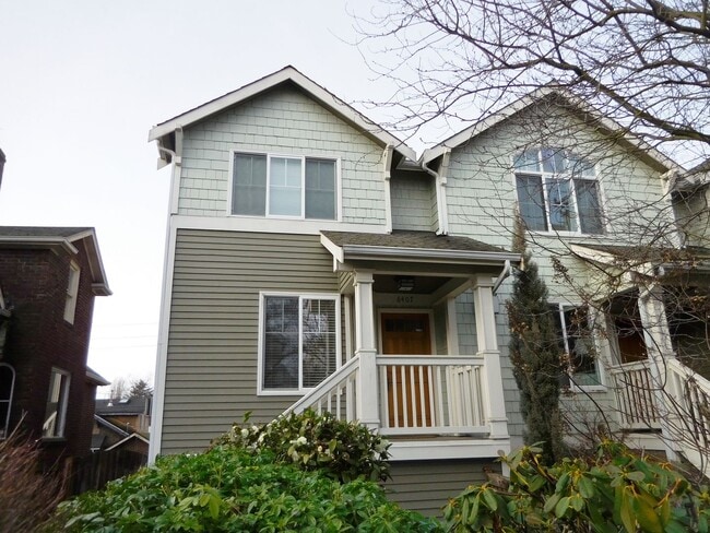 Building Photo - 2Bd/1.5Ba Seattle Townhome