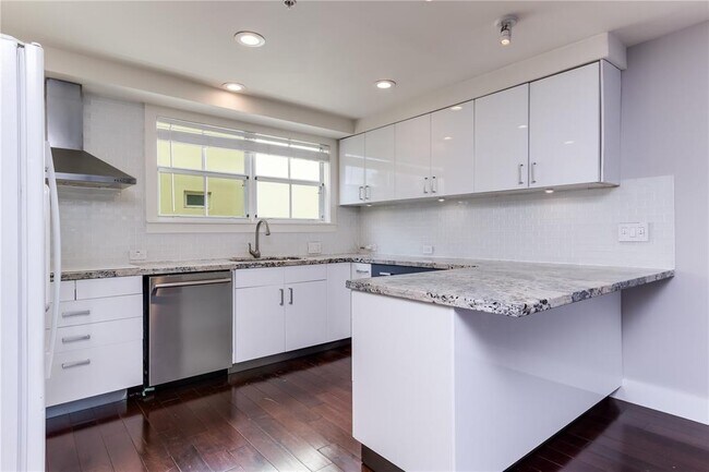 Photo - 623 NE 8th Ave