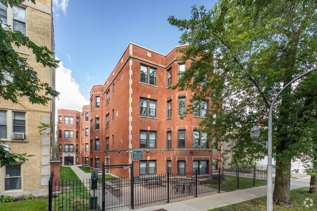 Building Photo - 7530 N Seeley Ave Unit 106 Rental