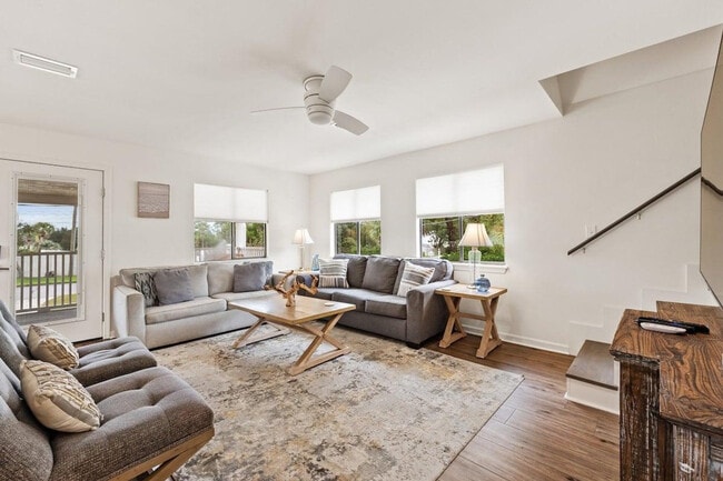 Building Photo - 22103 Lakeview Dr Unit ID1447140P