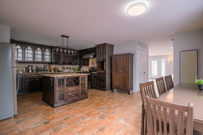 Building Photo - Furnished Private Room with Private washroom for Rent – All-Inclusive – Near Downtown Ottawa - He...