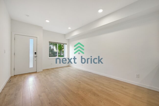 Photo - Charming 2-Bed, 2-Bath Townhouse Retreat in Prime Wallingford Location – Spacious 1486 Sq Ft!