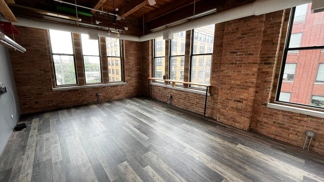 Building Photo - 331 S Peoria St Unit 304