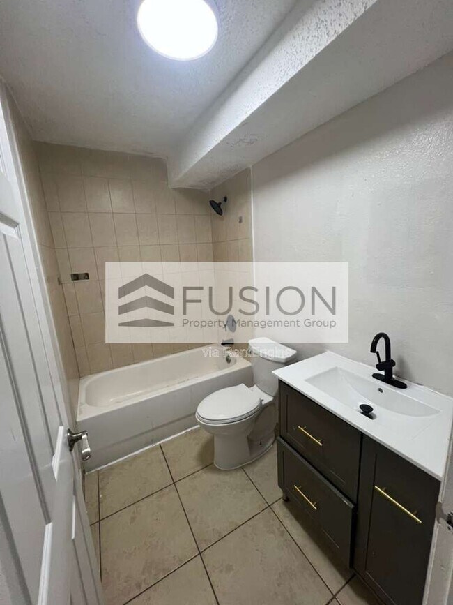 Photo - 400 NW 65th Ave Unidad Apt 111