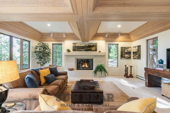 Photo - Beautiful Home w Peek Lakeview!