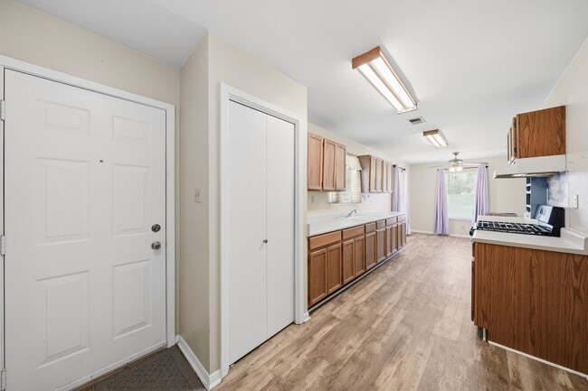 Photo - 1017 Lions Park Dr