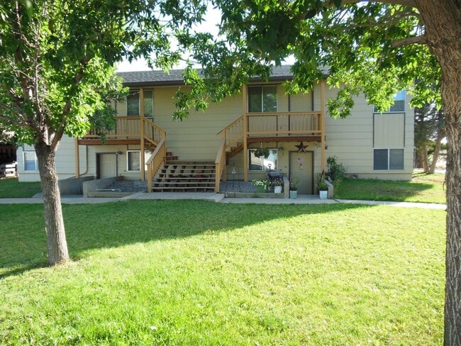 Building Photo - Downstairs Two Bedroom Apt in Bayfield Unit 1