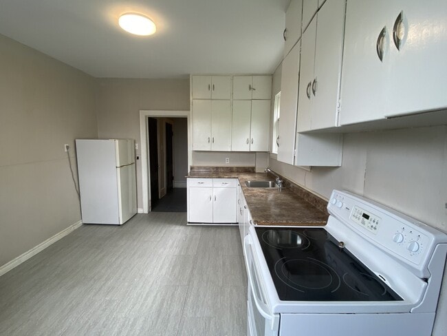 Building Photo - 77 Hazen St Unit 77-2