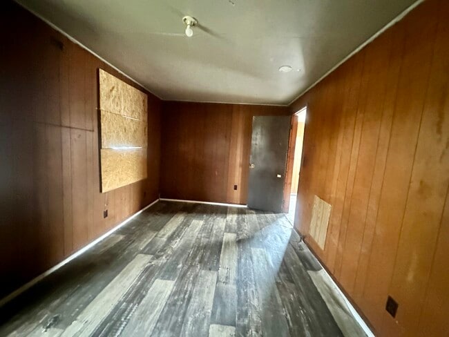 Photo - 718 18th St N