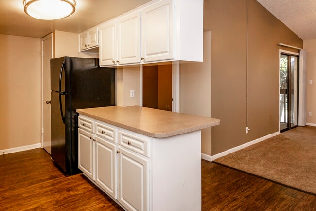 Kitchen - The Avenue Apartments