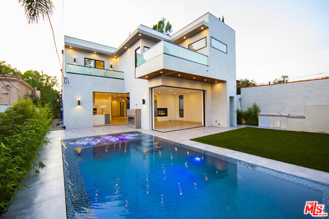 Building Photo - 750 N Crescent Heights Blvd Rental