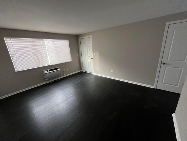 Photo - 4669 Hilton Ave Unit B