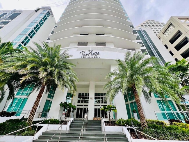 Building Photo - 950 Brickell Bay Dr Unit 1109
