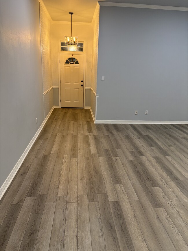 Photo - 5900 Clearview Cir