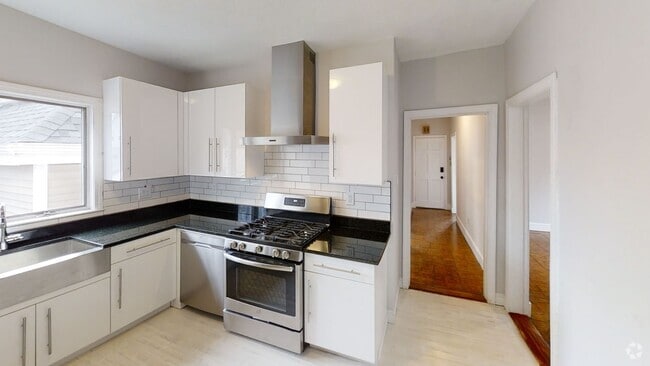 Building Photo - 9/1 Renovated 3BR near Green Line w/balcon... Rental
