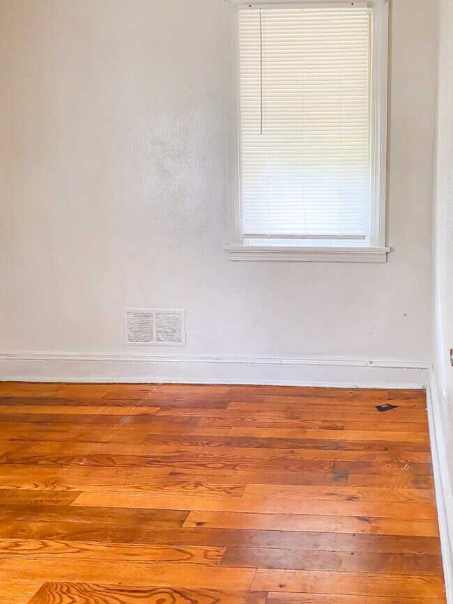 Photo - 108 E Roanoke St