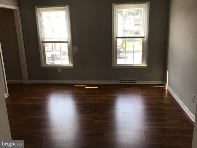 Photo - 205 Ringgold St