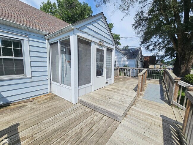 2307 Arrow Ave