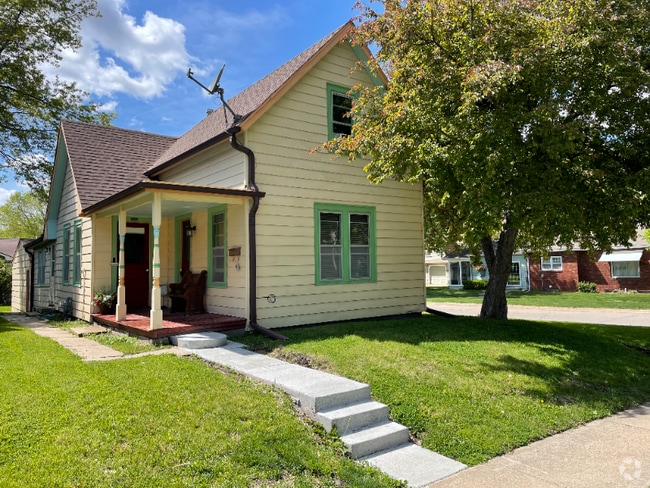 Building Photo - 939 Broadway St Rental