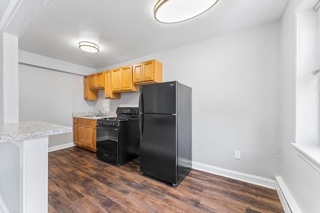 Girard Court Apartments