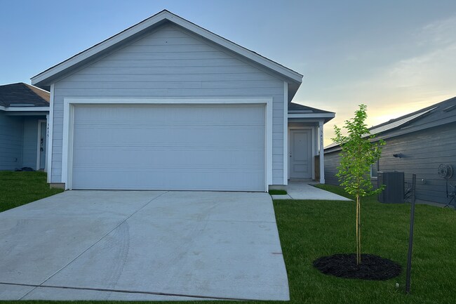 Building Photo - 3411 Rock Ml Dm