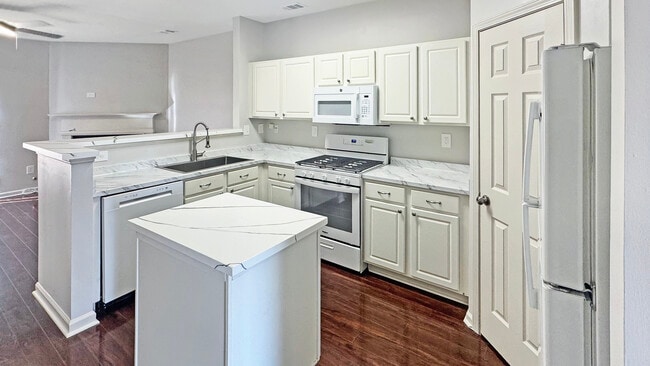 Photo - 3385 Hidden Cove Cir