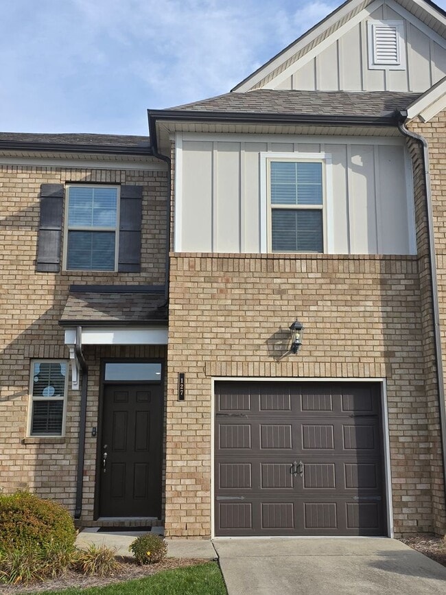 Building Photo - Move-In Ready Immaculate Townhome for Lease – Zoned for ALL Mt. Juliet Schools K–12