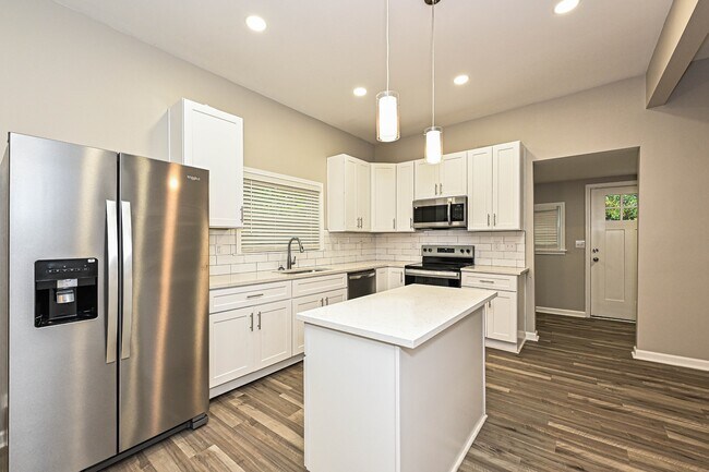 Photo - 117 W Henderson St