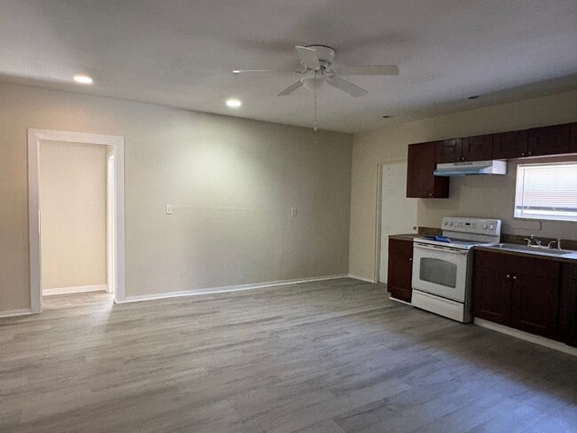 Photo - Single family home 5bed/3bath $1800/month ready now!