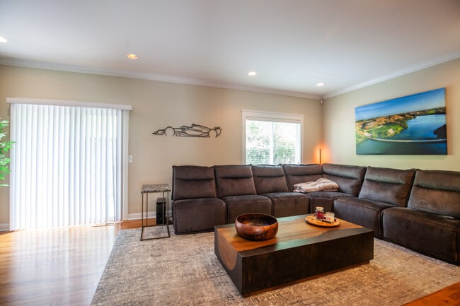 Photo - 3220 Linwood Ave