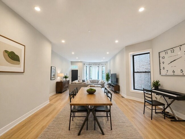Photo - 1311 N Rockwell St Unidad 1