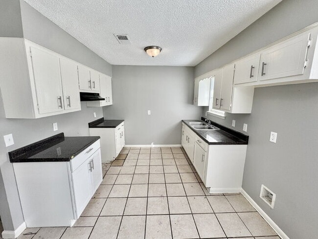 Photo - 5168 Corkwood Dr