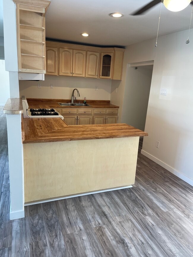 Photo - 702 Sawtelle Ave Casa