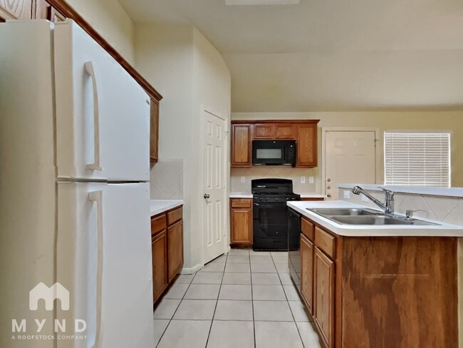 Photo - 807 Forest Star