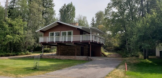Building Photo - 515 Parkway Dr.  - Whitefish Four Bedroom ...