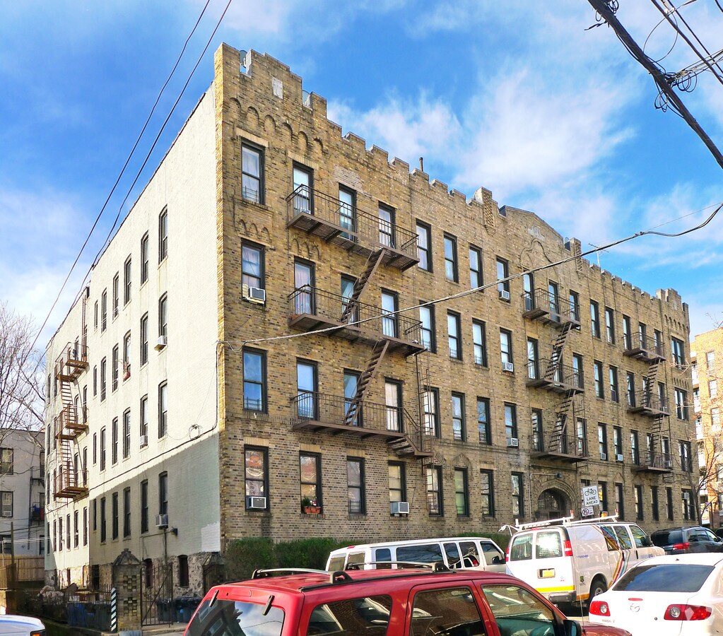 Photo - 902 41st Street Apartments