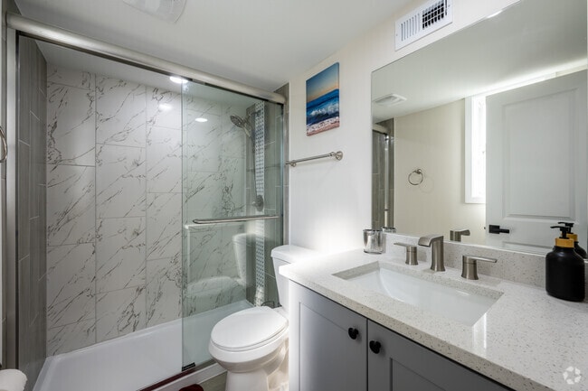 1BR, 1BA - 600SF - Bathroom - Beachside Palms @ Daytona Beach