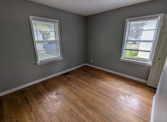 Photo - Beautifully updated 2 br duplex!