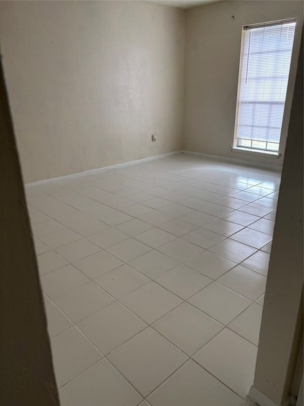 Photo - 2210 Buchanan Dr