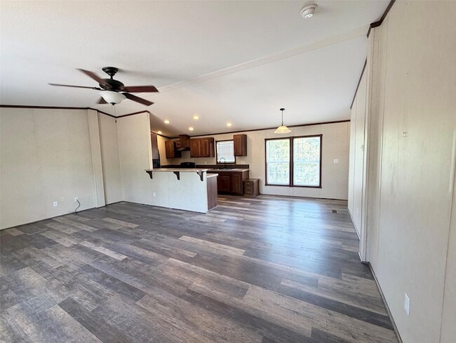 157 Lakeside Dr
