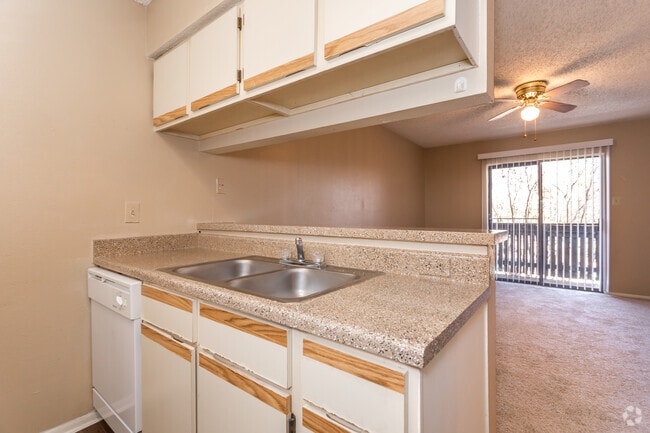 STUDIO - 508SF Kitchen & Living Room