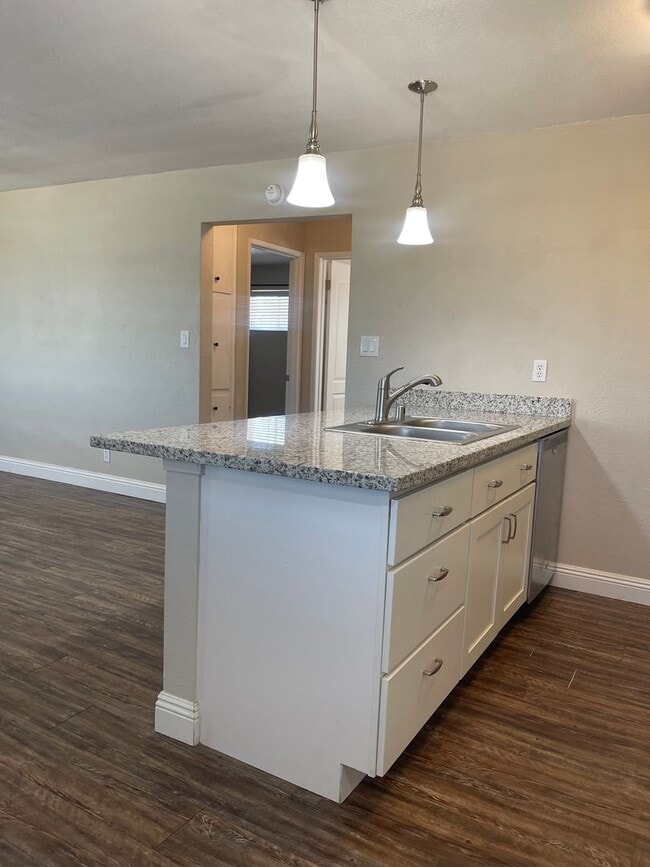 Photo - 590-596 Iris Drive Unit 594