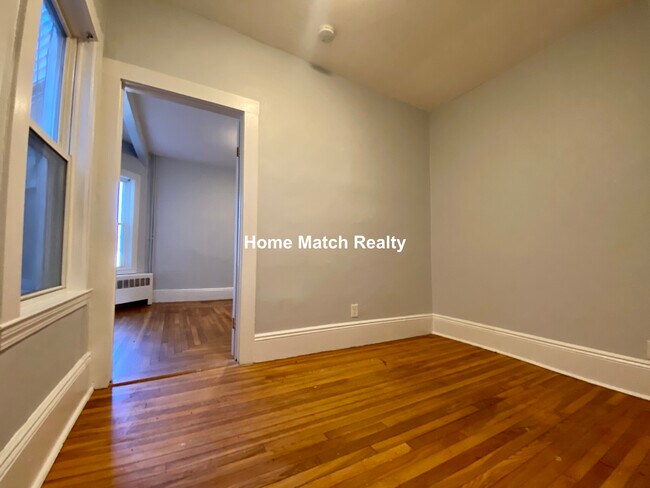 Photo - 767 Broadway Unit #4