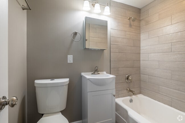 1BD, 1BA - 617SF - Fairhill Gardens