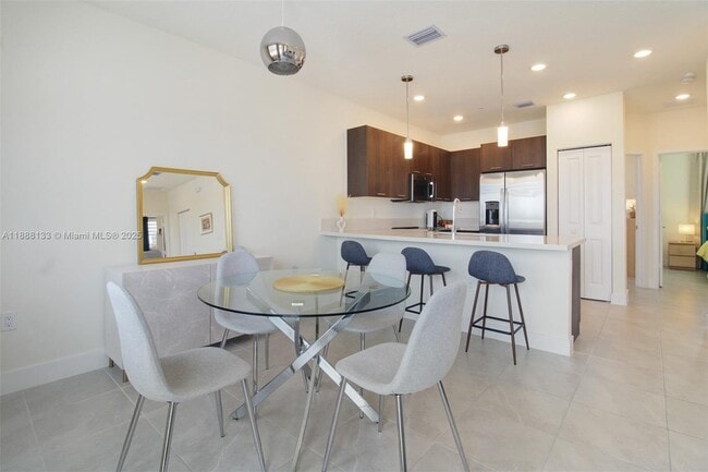 Photo - 10300 NW 66th St Unidad 305