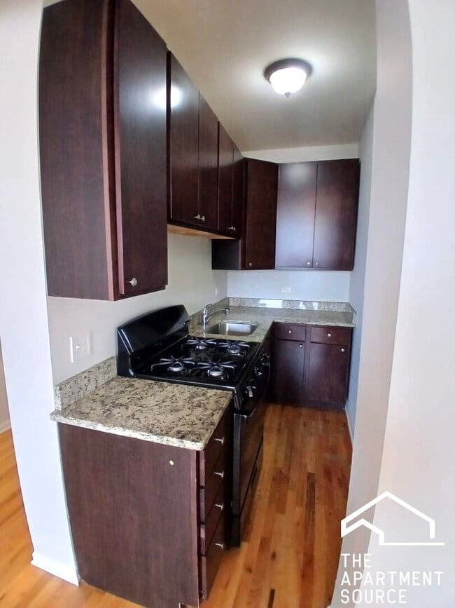 Building Photo - 7606 N Paulina St Unit 304 Rental