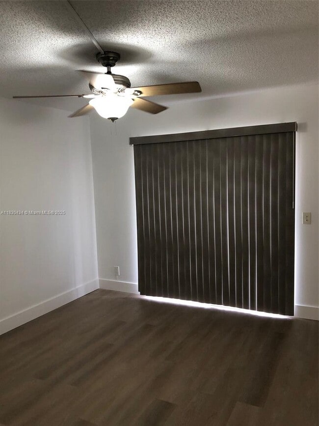 Photo - 850 SW 133rd Terrace Unidad 302B