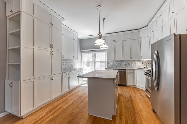 Photo - 855 W Erie St