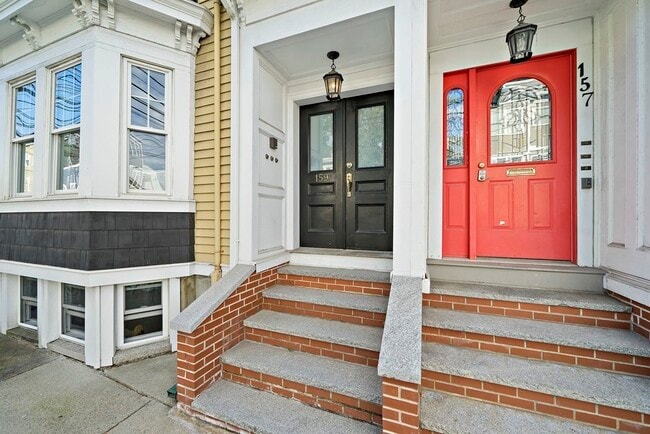 Building Photo - 159 W Seventh St Unit 3 Rental